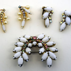 Vintage Lisner 3 piece set; Brooch and two sets of matching earrings