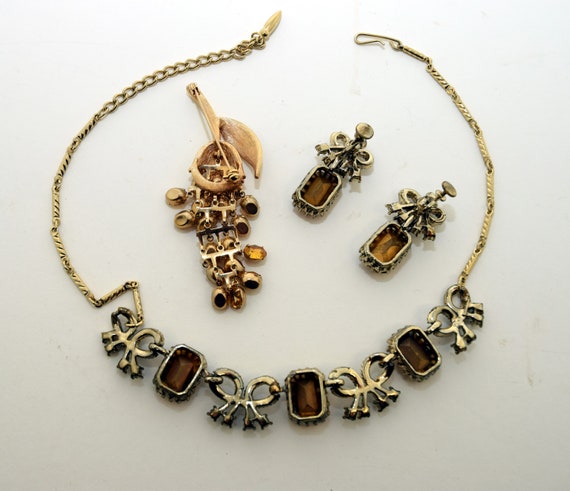 Vintage necklace, earring, and brooch set - image 4