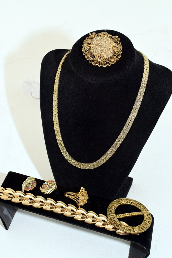 Vintage gold tone jewelry set