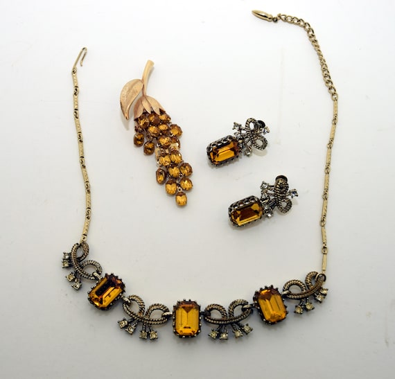 Vintage necklace, earring, and brooch set - image 1
