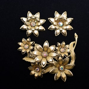 Vintage Coro signed set of brooch/pin and earrings