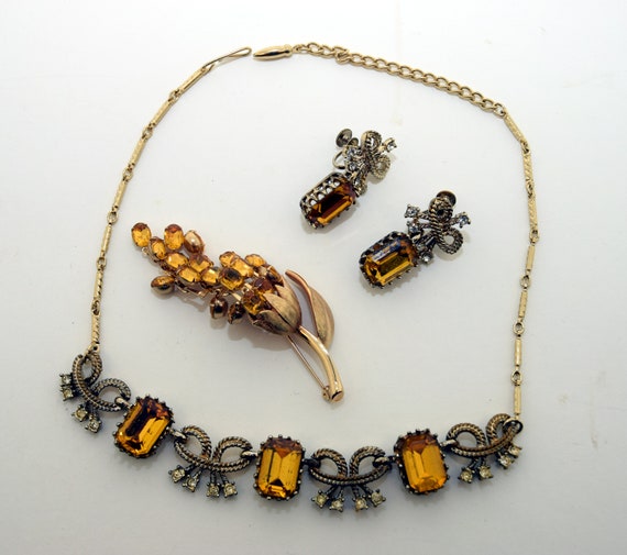 Vintage necklace, earring, and brooch set - image 2