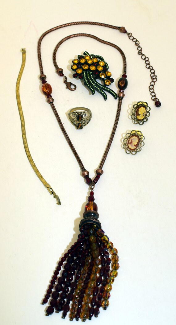 Assorted vintage jewelry set - image 2