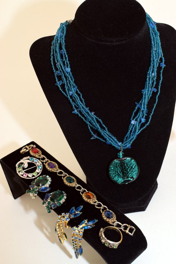 Gorgeous vintage blue jewelry set