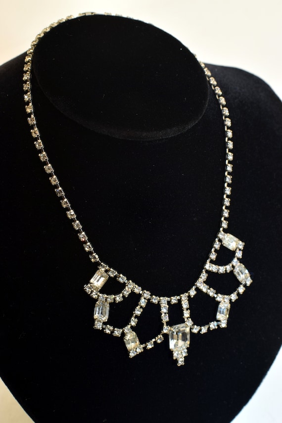 Gorgeous unsigned vintage clear rhinestone necklac