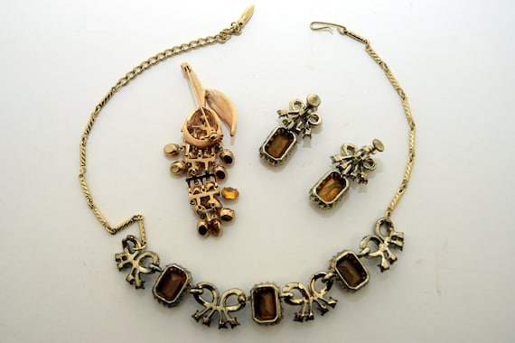 Vintage necklace, earring, and brooch set - image 3