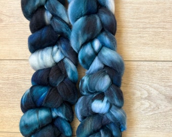 Hand dyed Wool roving, spinning fiber, Weaving fiber, Felting, hand dyed wool, merino wool roving, Teal blue wool roving, fine merino wool,