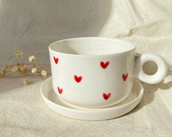 Taza de cerámica blanca de corazón rojo con plato, taza de porcelana, taza de té de café hecha a mano, regalo único para los amantes del té de café, lindo regalo, regalo para niña