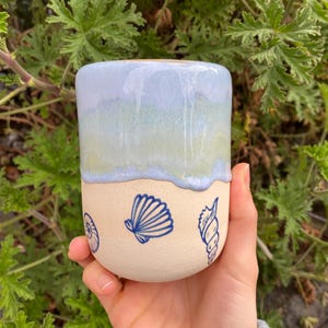 PREORDEN Taza de viaje de cerámica con forma de concha costera, taza de té y café hecha a mano en cerámica, vaso de cerámica para llevar, regalo único, regalo lindo, taza para sorbos