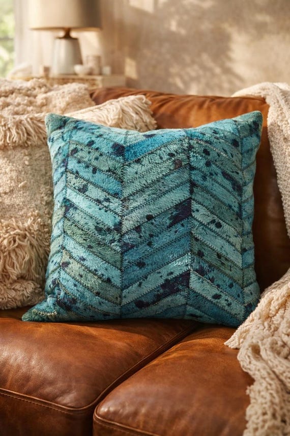 Petrol Kuhfell Kissenbezug 40 x 40 cm | Patchwork Lederkissen | Moderner Boho Wohndekor Akzent
