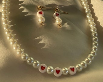 Collar con perlas y corazón