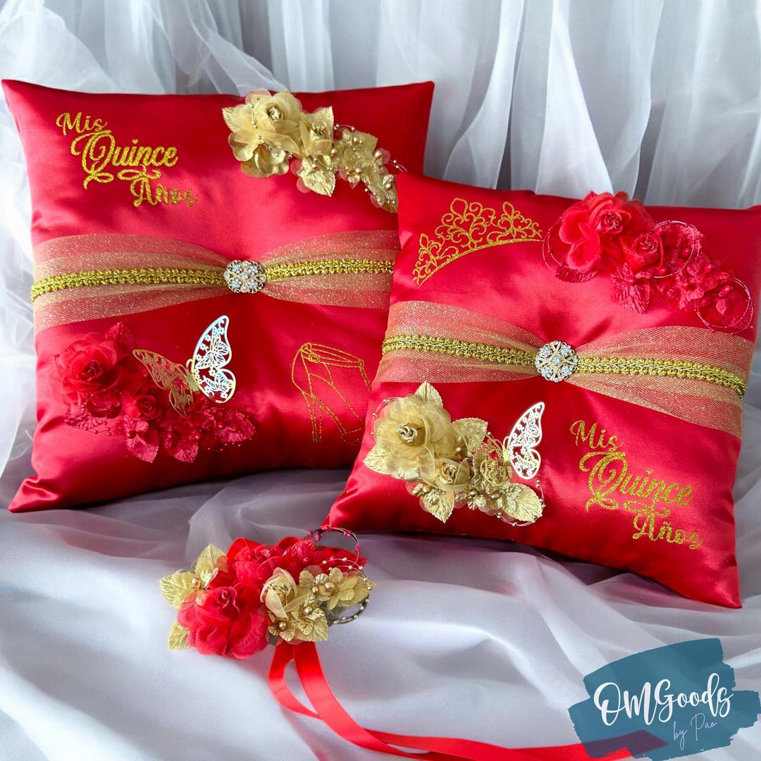 Juego de almohadas rojas personalizadas para quinceañera - Main Image