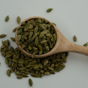 Cardamom Pods | Elettaria Cardamomum | Organic | Green | Whole | Dried Herbs | Culinary spices