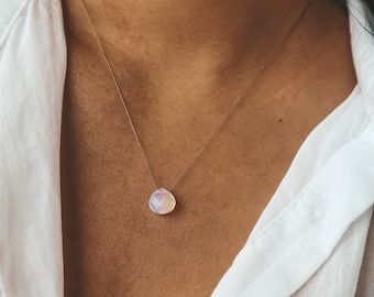 Collier en opalite sur cordon de soie - Pendentif en cristal délicat, bijoux minimalistes en pierres précieuses, collier en pierres de guérison
