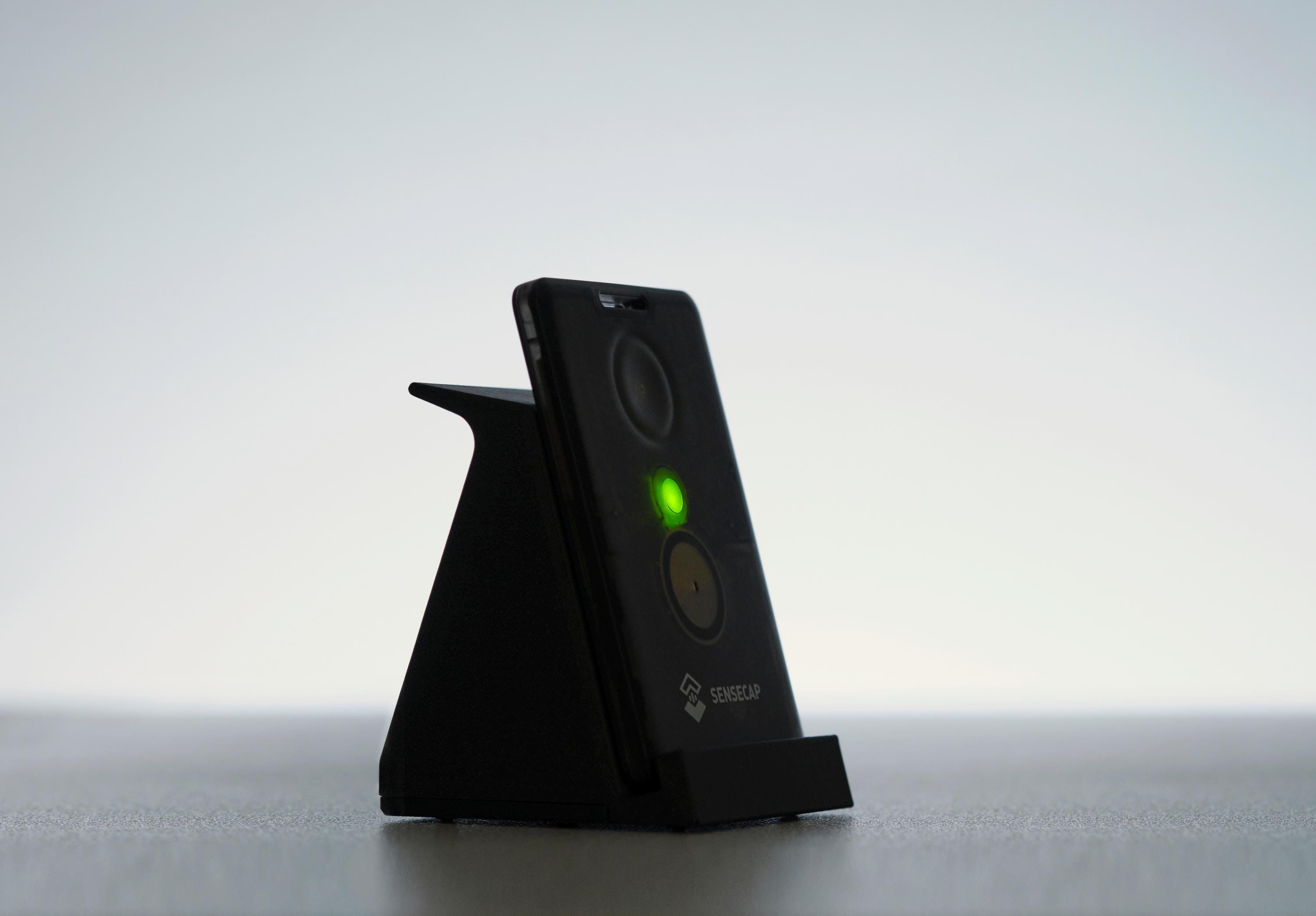 T1000-E Card Tracker is a thin, credit card-sized GPS tracker with Meshtastic su T1000-E Card Tracker is a thin, credit card-sized GPS tracker with Meshtastic su