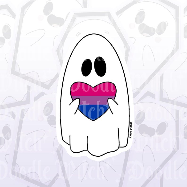 K&ouml;nnte beinhalten: Ein wei&szlig;er Geisteraufkleber mit schwarzen Augen und einem herzf&ouml;rmigen Design in den Farben der bisexuellen Pride-Flagge: Pink, Lila und Blau. Der Aufkleber hat den Text "DOODLE WITCH" in Pink.