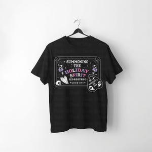 Summoning the Holiday Spirit Shirt, Witchmas Ouija Tee afbeelding 2