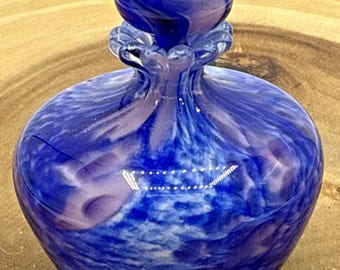 Frasco de perfume de vidrio artístico vintage de la isla de Guernsey, con diseño de remolino azul y rosa, soplado a mano.