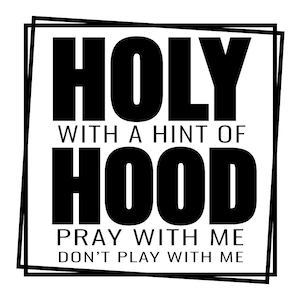 Może przedstawiać: Czarno-biały projekt graficzny tekstu ze słowami "HOLY WITH A HINT OF HOOD PRAY WITH ME DON'T PLAY WITH ME".
