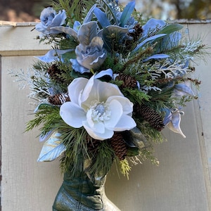 Country Christmas Boot Floral Wreath, Cowboy Boot wreath, Winter Door Decor, Christmas Boot Wreath, Western Holiday Decor, Rodeo Wreath