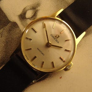 4445 Original vintage 18K gold Omega Century wrist watch for ladies, circa 1965... Rare collectors Omega timepiece