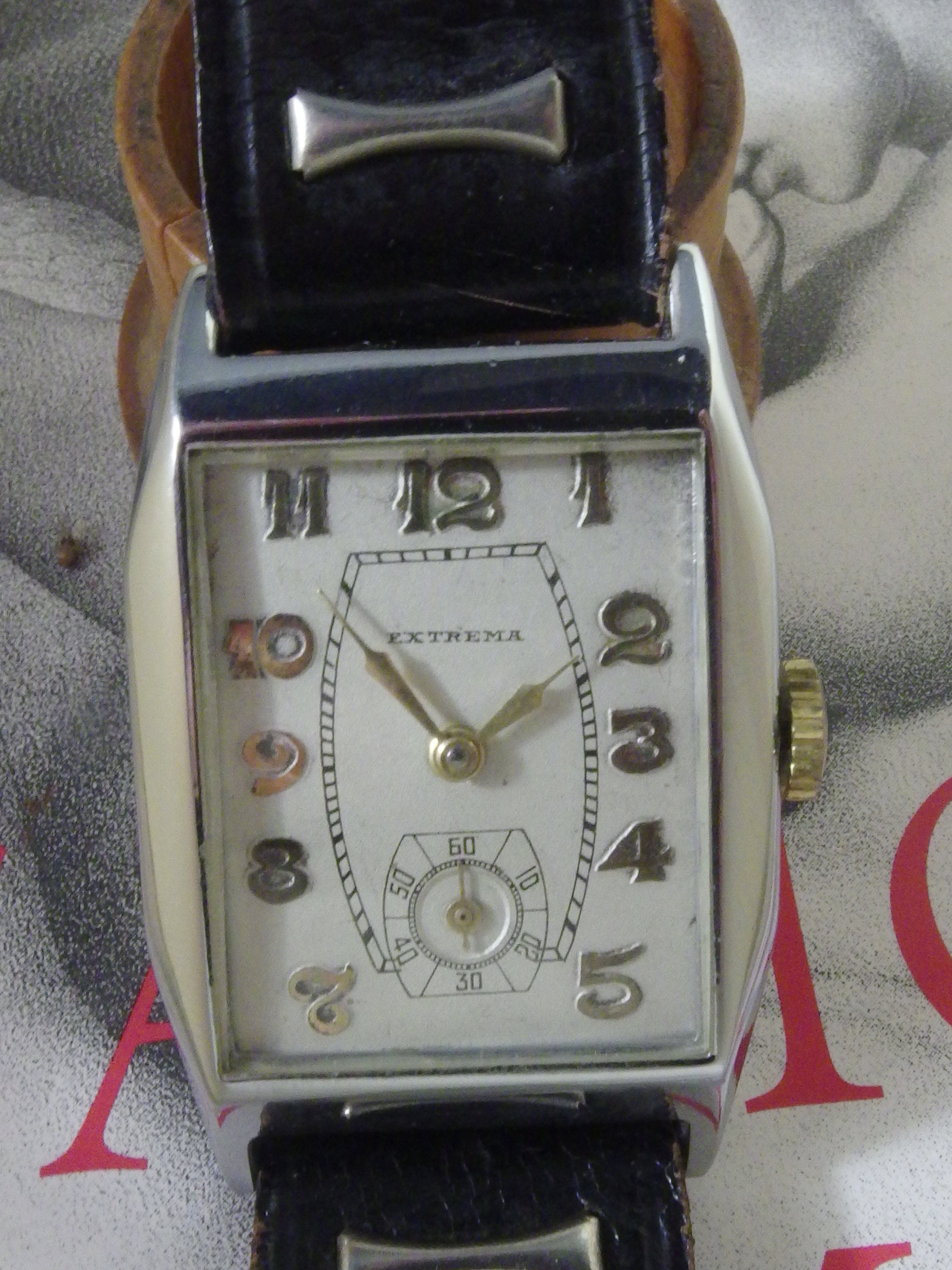 Montre bracelet femme, boitier en or 14ct, mécanique, 1920-30