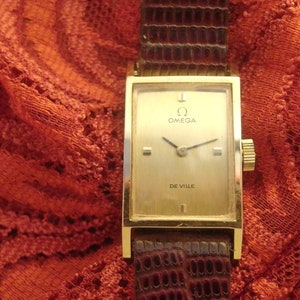 4253 Original vintage Omega De Ville wrist watch, elegant rectangular case for ladies, year 1970