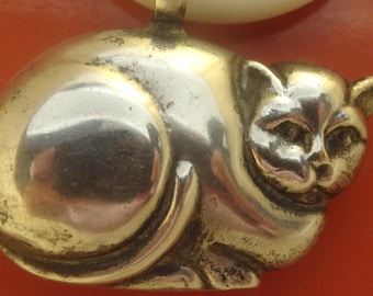 4327 Beautiful vintage sterling silver baby rattle shaped as a 3D sitting or resting Cat, circa 1940