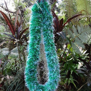 Lei de fios de cílios havaianos. Veja mais Lei em SunLotusSanctuary.etsy.com