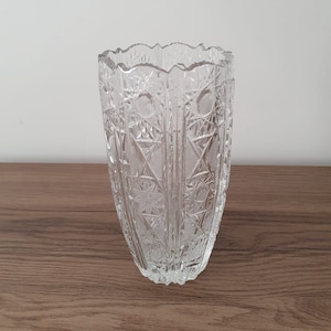 Mały wazon ze szkła kryształowego w stylu vintage, elegancki element wystroju domu,