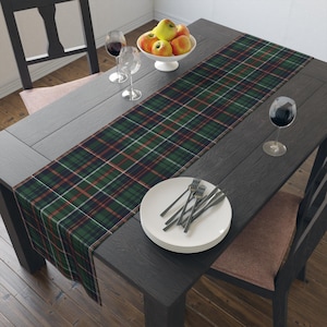 Chemin de table à carreaux : décoration des fêtes de ferme rustique