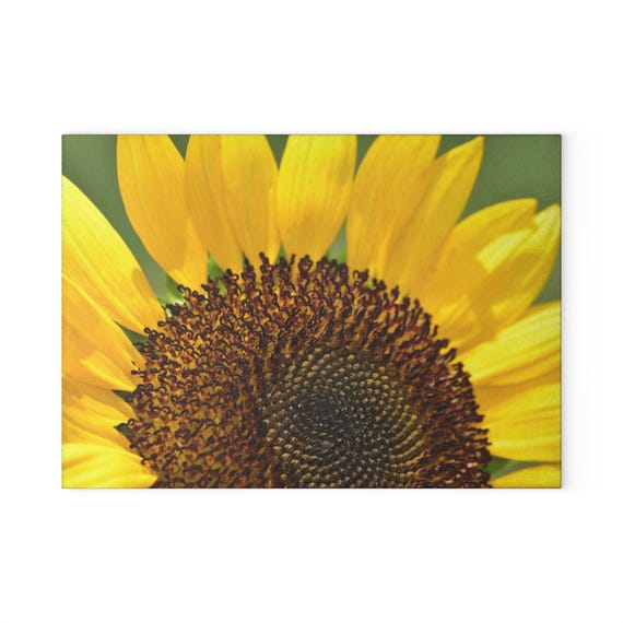 Vibrant Sunflower Glass Cutting Board: Floral Kitchen Decor & Unique Housewarming Gift for Cooking Enthusiasts