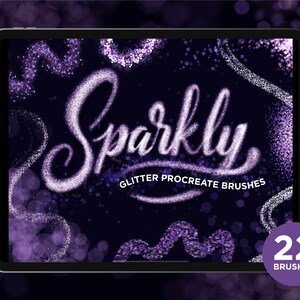 Puede incluir: Una ilustración digital de una pantalla de tableta que muestra un conjunto de 22 pinceles Procreate brillantes de purpurina. El texto "Sparkly Glitter Procreate Brushes" se muestra en la pantalla. La imagen se coloca sobre un fondo morado con un efecto de desenfoque bokeh.