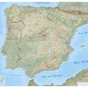 Könnte beinhalten: Eine detaillierte Karte von Spanien mit den Landesgrenzen, die in Rot hervorgehoben sind. Die Karte zeigt die wichtigsten Städte, Flüsse und Berge Spaniens. Die Karte enthält auch die umliegenden Gewässer, wie den Atlantik, das Mittelmeer und den Golf von Biskaya.