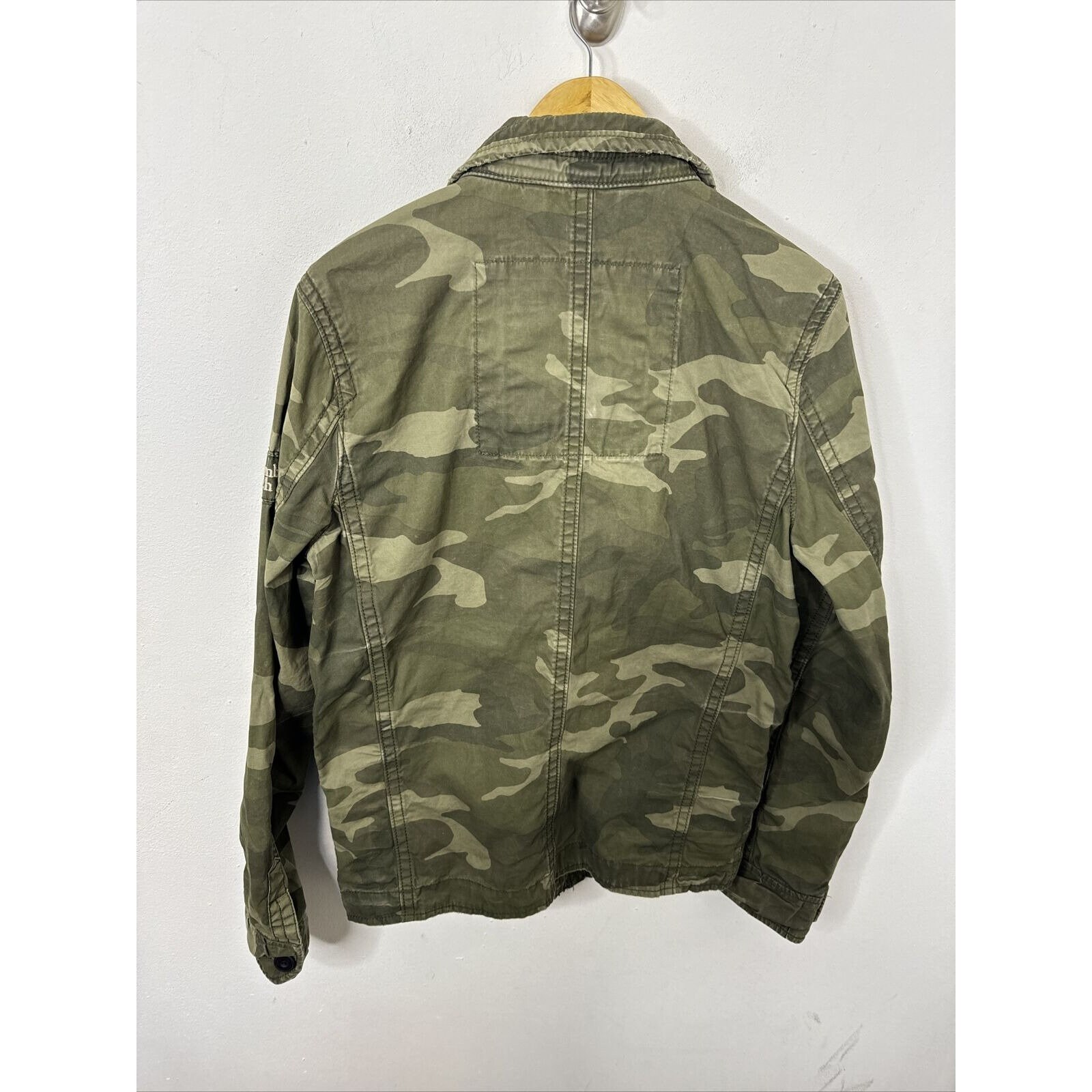 Abercrombie and fitch camo jacket discount