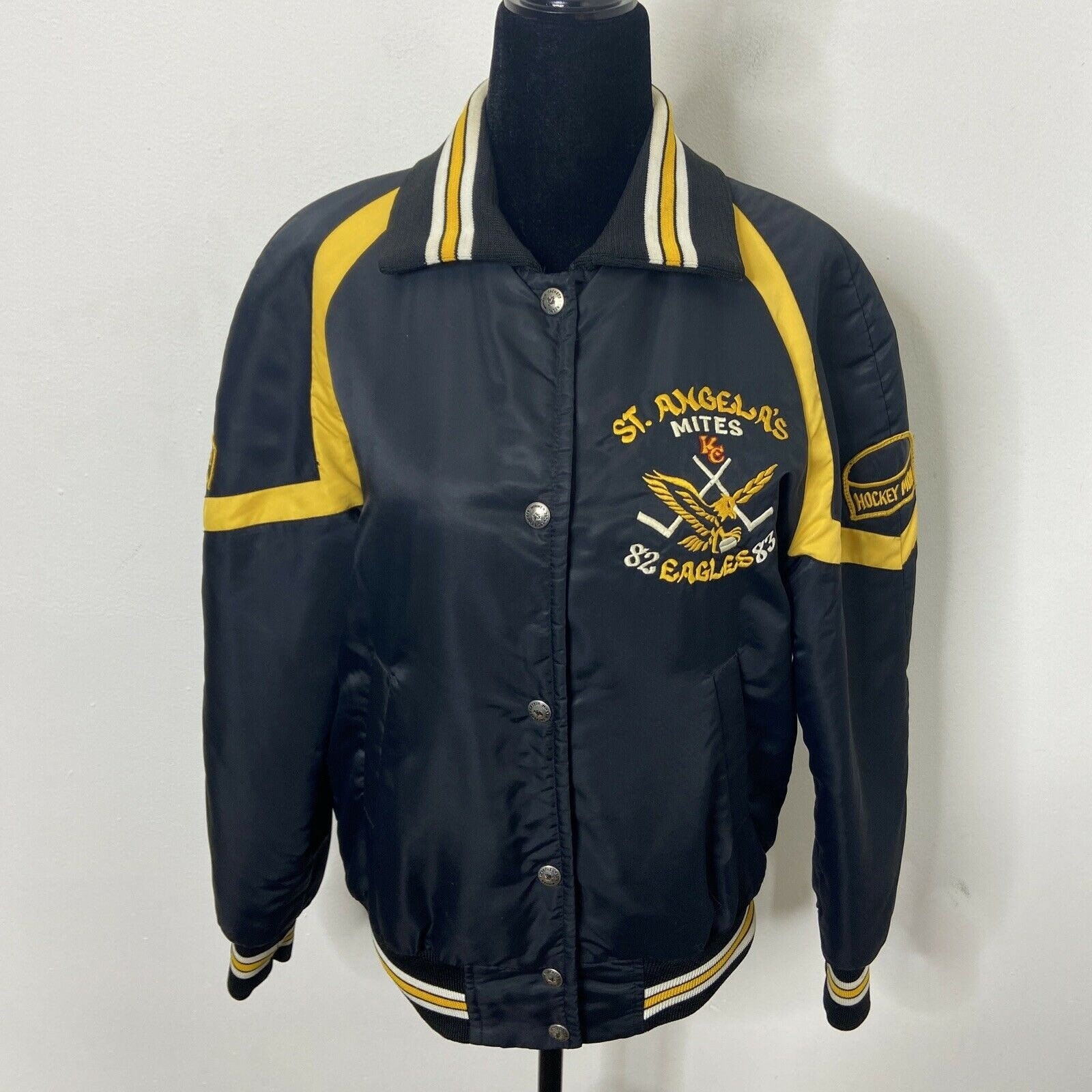 Vintage Hockey Mom Bomber Jacket Mulher Pequeno Cavaleiro de Colombo Católico dos anos 80