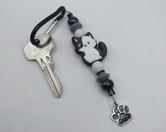 Black and White Cat Kitten Handmade Beaded Keychain Bagcharm Keyring: Ideal Gift