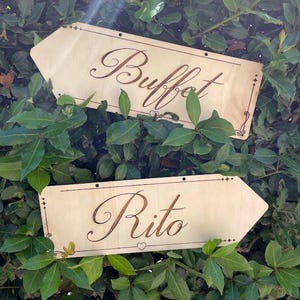 Cartellonistica per eventi in legno
