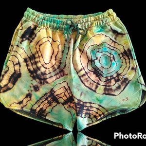 Shorts de yoga para mujer. Geoda teñida con efecto tie-dye y teñido inverso en hielo. 100 % algodón verde Unigue, shorts de verano personalizados, talla XL.