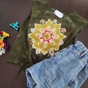 Tie Dye T-Shirt Women&#39;s Mandala Design Hand Dyed Tie Dye Clothing Tops and tees. 100% Cotton M Size