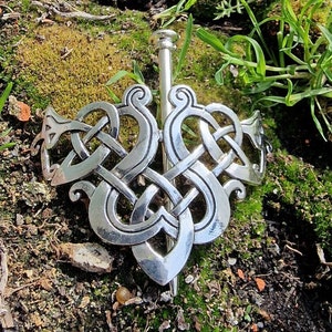 Celtic knot / Viking hair brooch / Nordic hairstyle / metal / hair accessory / playful pattern / image 6