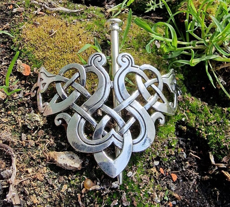 Celtic knot / Viking hair brooch / Nordic hairstyle / metal / hair accessory / playful pattern / image 6