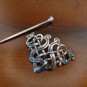 Celtic knot / Viking hair brooch / Nordic hairstyle / metal / hair accessory / playful pattern / image 2