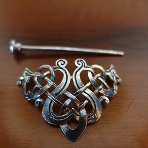 Celtic knot / Viking hair brooch / Nordic hairstyle / metal / hair accessory / playful pattern / image 4