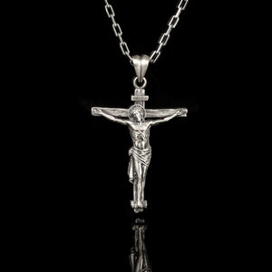 Jezus kruisiging ketting, zilveren kruis kruisbeeldhanger, religieuze sieraden, gegraveerd christelijk cadeau