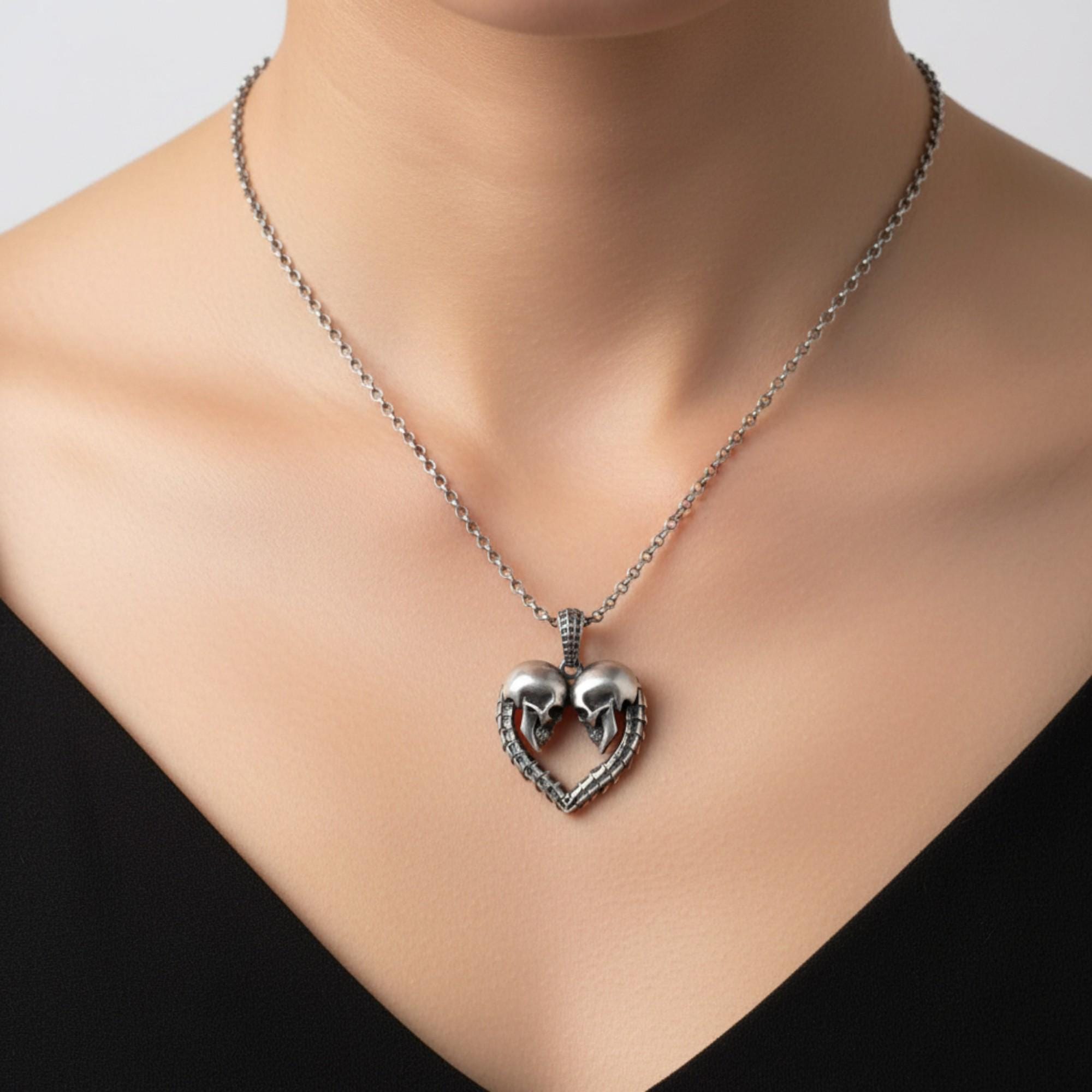 Collana Gotica Con Teschio E Cuore In Argento 925 E Cristalli Austriaci - ECHOOY