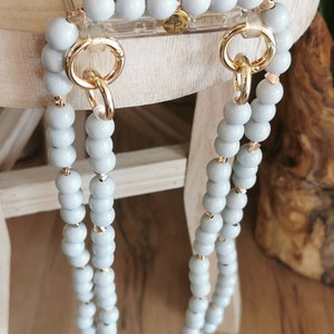 Mobile phone chain made of light grey wooden beads with hearts