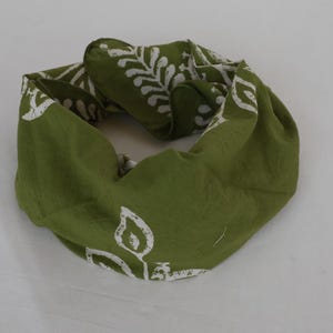 Moosgrün Block print Bandanas Boho Stil Baumwolle Halstuch Baumwolle Halstuch Baumwolle quadratischer Schal Geschenk Taschentuch Einzigartiges Design