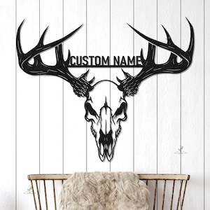 Panneau en métal personnalisé tête de mort cerf, panneau de chasse au cerf, nom de famille cerf, panneau de cabane de chasse, décor de lodge, panneau d&#39;homme des cavernes, cadeau pour lui, cadeau de chasseur
