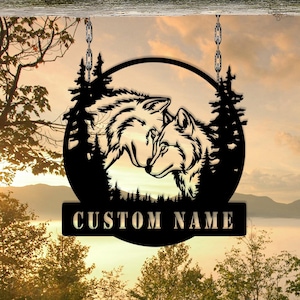Letrero metálico personalizado de pareja de lobos, arte mural forestal, regalo para él, decoración de vida silvestre para cabaña, letrero de aniversario, letrero metálico de vida silvestre, letrero forestal personalizado